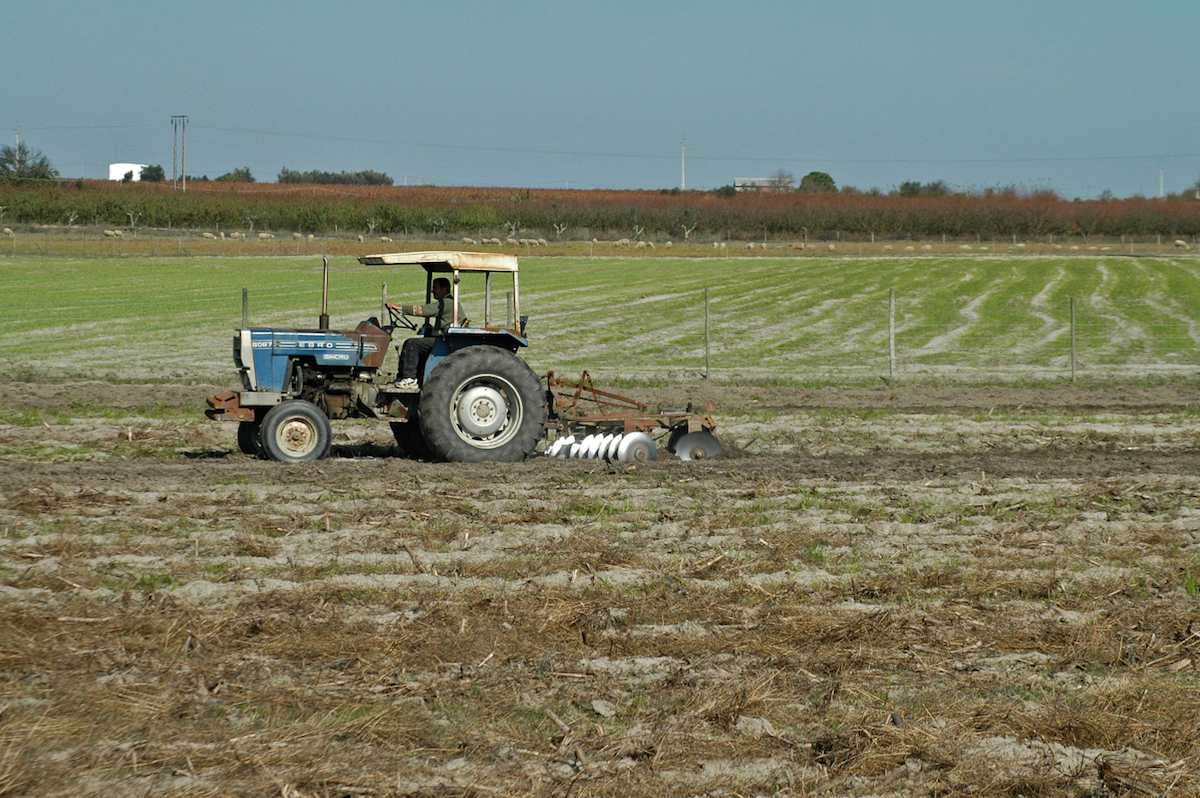 Tractor em actividades agrícolas