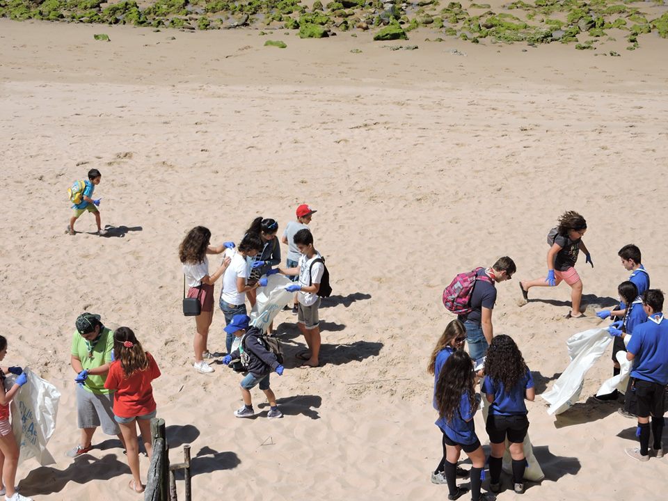 Ação de limpeza de praia em Vila Nova de Milfontes Foto: Rui Palma